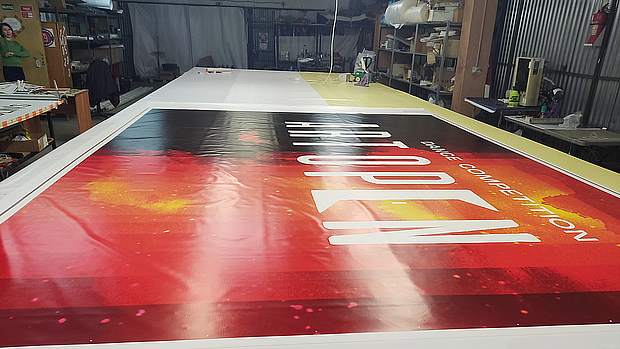 Широкоформатная печать больших афиш баннеров в типографии «Арт Полиграфия» Москва
