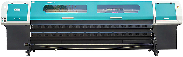 Оборудование типографии «Арт полиграфия»: сольвентный принтер Stormjet SJ-320TS для материалов шириной более трёх метров.